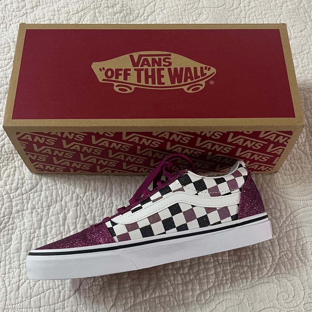 NWT Vans Women's Sparkling Pink and Black Sneakers, size 8.5 - Picture 2 of 3